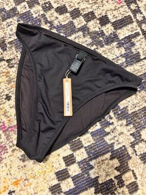 NWT Skims bikini bottom- small